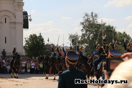 Divorțul gardianului din Kremlin - ceremonia divorțului de pază pe piața din Catedrala din Kremlin - fotografii și