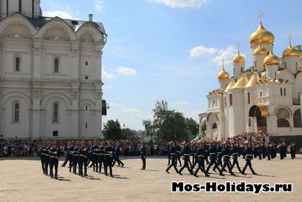 Розлучення варти в кремлі - церемонія розлучення караулів на соборній площі в кремлі - фотографії і