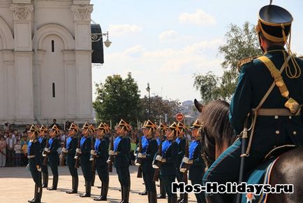 Divorțul gardianului din Kremlin - ceremonia divorțului de pază pe piața din Catedrala din Kremlin - fotografii și