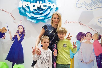 O rară cale de ieșire este familia nonna Grishaeva în linie deplină la deschiderea expoziției, salut! Rusia