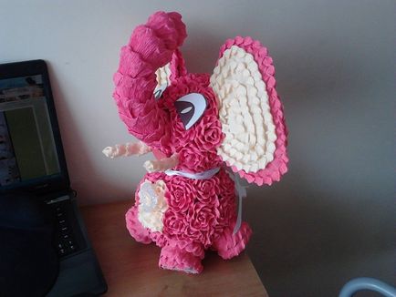 Рожевий слон з трояндочок