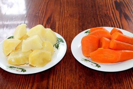 Salata salmonica cu saurie si cartofi - cum sa pregati salata de mimoza cu sauri si cartofi, pas cu pas