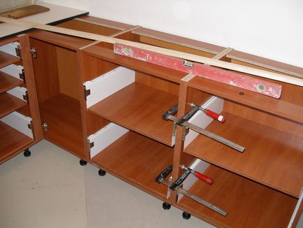 Asamblarea mobilierului de bucătărie, etapelor de lucru și a uneltelor necesare