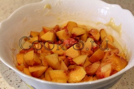 Шарлотка з персиками - покроковий рецепт з фото, випічка