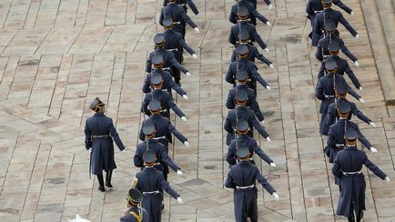 Soldații regimentului prezidențial de la ceremonia de pază