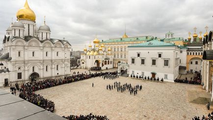 Soldații regimentului prezidențial de la ceremonia de pază