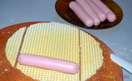 Сосиски в вафлі з картопляним пюре - покроковий рецепт з фото