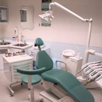Centrul dentar în carcasă