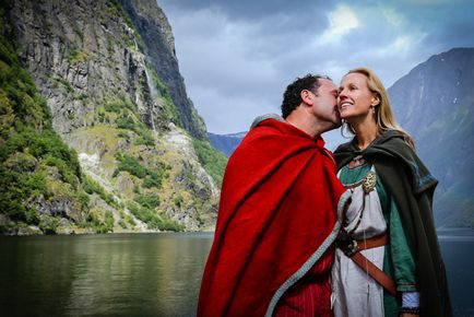 Nunta în stilul Viking pe fundalul naturii uimitoare a Norvegiei