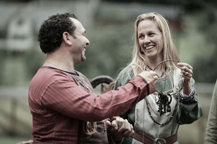 Nunta în stilul Viking pe fundalul naturii uimitoare a Norvegiei