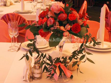 Весільний декор літньої веранди та альтанки ресторану персона грата в малиновою гамі і чарівної