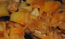 Тушкована капуста з м'ясом, картоплею та грибами (рецепт з фото), блог танюхіна, домашні рецепти з