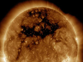 Вчені nasa виявили на сонці гігантську корональні дірку