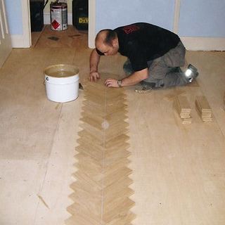 Montarea tehnologiei de parchet pe tipuri de herringbone, pătrat