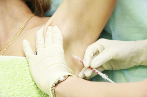 Injecțiile cu Botox în armpits rezolvă problemele cu transpirația, prețurile de procedură