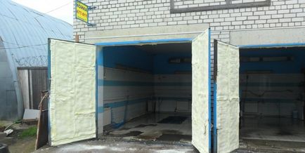 Izolarea porții garajului din interior