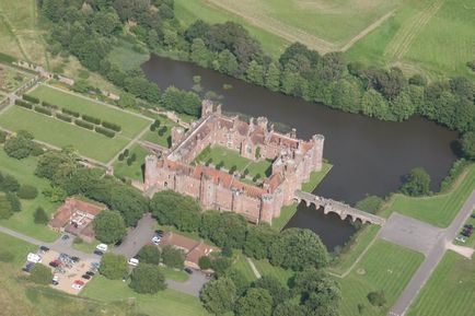 Castele din Anglia Castelul Hermstones (Castelul herstmonceux) - Infographics