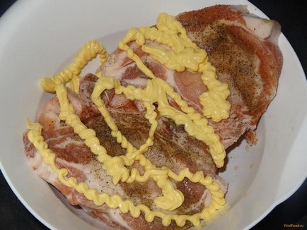 Запечена свинина в майонезі з цибулею рецепт з фото