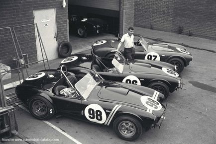 Тисяча дев'ятсот шістьдесят-два Shelby ac cobra 289 - легендарний американський класичний спорткар