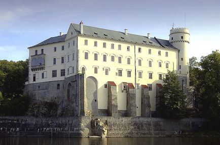 Castelul medieval gotic Orlik nad Vltavou din sudul Republicii Cehe