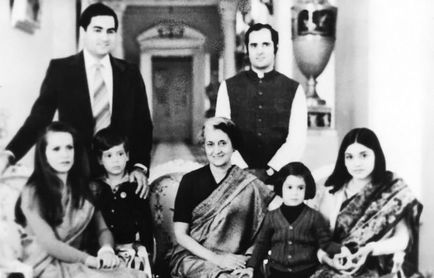 Indira Gandhi-életrajza és fotó a nagy nők India