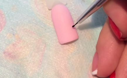 Як навчитися малювати вензелі на нігтях