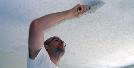 Cum de a curăța tavanul vopselei vechi, lipici, vopsea, ipsos, tapet - lucru ușor
