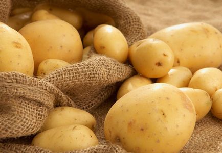 Cât de corect să se planteze secrete de cartofi de cultivare sub un paie și cu ajutorul unui bloc de motor