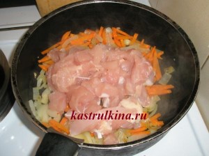 Főzni egy egyszerű rizottó csirkével