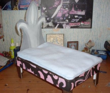 Hogyan készítsünk egy ágyat a Monster High babák, ötletek