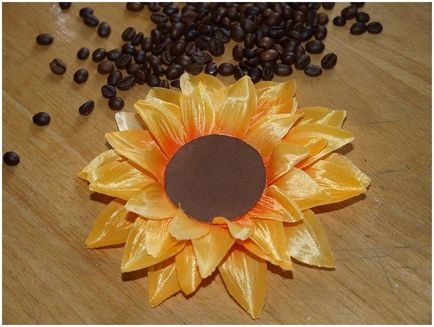 Як зробити соняшник з кавових зерен своїми руками