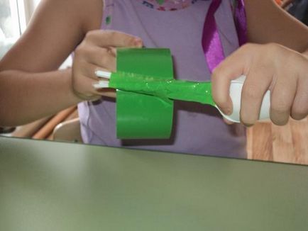 Cum sa faci o lalea, un buchet de lalele din linguri de plastic