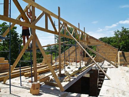 Cum să economisiți bani pe construcția unei dachi