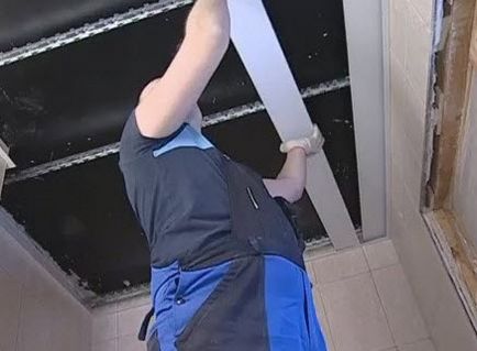 Cum de a repara tavanul în toaletă