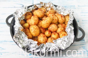 Як запекти молода картопля в фользі в духовці рецепт з фото