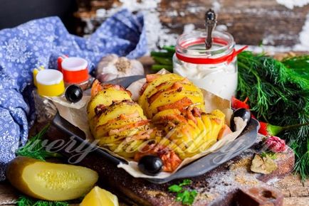 Картопля-гармошка з салом в духовці рецепт з фото