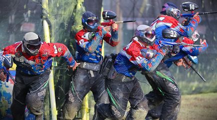 Echipa pentru jocul de paintball