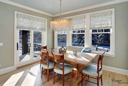 Красивий інтер'єр кімнат з римськими шторами дизайн вікон на фото