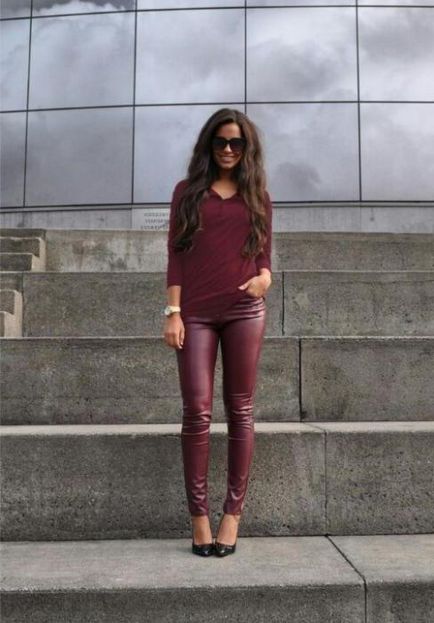 În cazul în care să poarte pantaloni maroon cu ceea ce să poarte pantaloni bordo