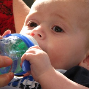 Лікування молочниці в роті у дитини народними засобами і препаратами