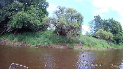 Ловля хижака спінінгом на річці Дніпро сплавом, життя одного рибалки
