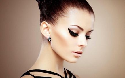 Макіяж під чорне плаття (26 фото) який зробити вечірній make-up на випускний до чорного поряд для