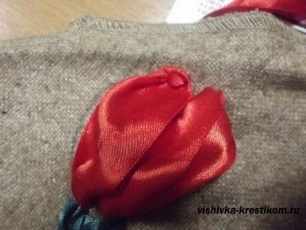Майстер - клас з вишивки червоних жоржин атласними стрічками