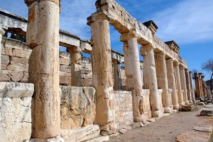 Locul de pe terenul Hierapolis și Pamukkale (Turcia), întâmplător