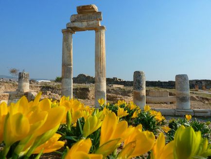 Locul de pe terenul Hierapolis și Pamukkale (Turcia), întâmplător