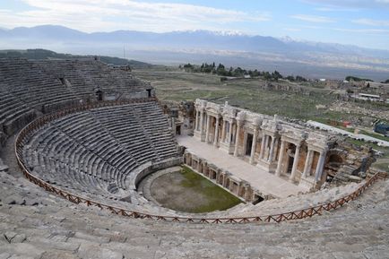 Locul de pe terenul Hierapolis și Pamukkale (Turcia), întâmplător