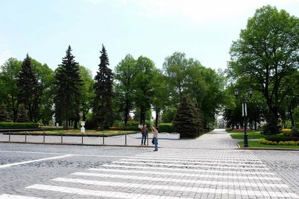 Московський кремль Тайницкая сад і новий парк в травні