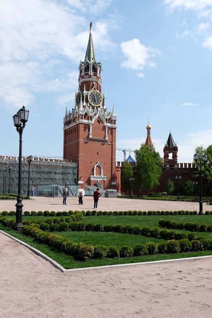 Московський кремль Тайницкая сад і новий парк в травні