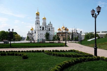 Московський кремль Тайницкая сад і новий парк в травні