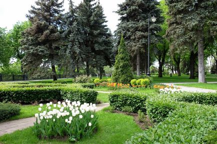 Kremlin Kremlin Tainitsky Garden și noul parc din mai